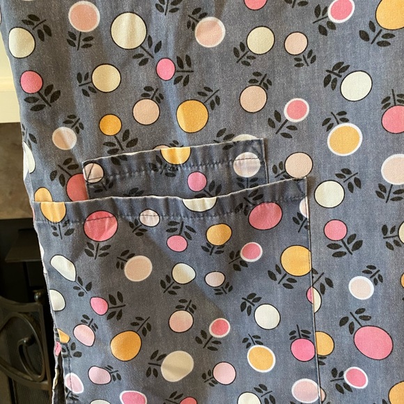 Scrub H.Q. Ladies SZ Small Top Blue/Green/Pink Floral - Picture 5 of 7